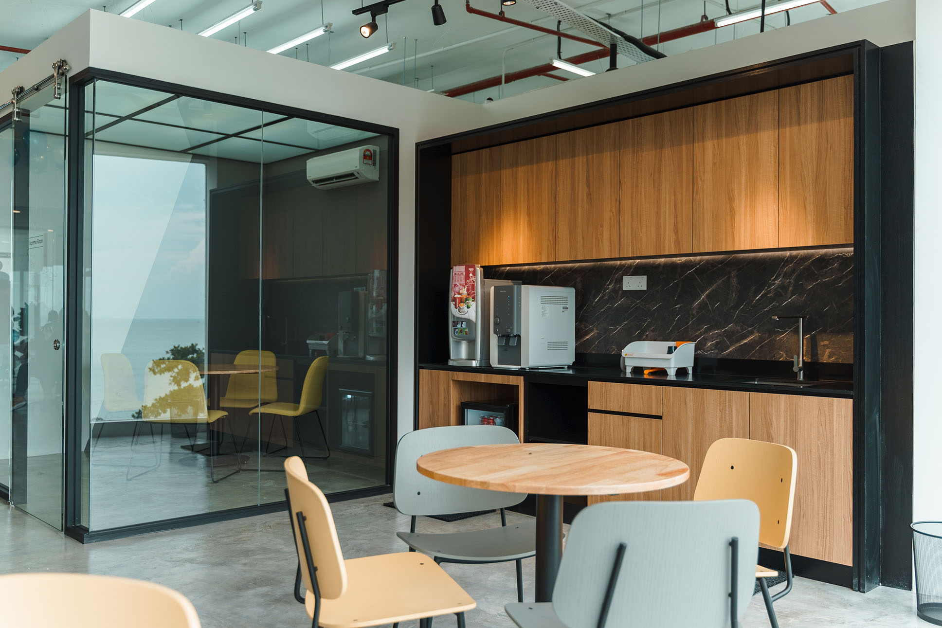 เลือกห้อง Co-working Space ติดรถไฟฟ้า BTS แถวสาทร สุขุมวิท พร้อมพงษ์
